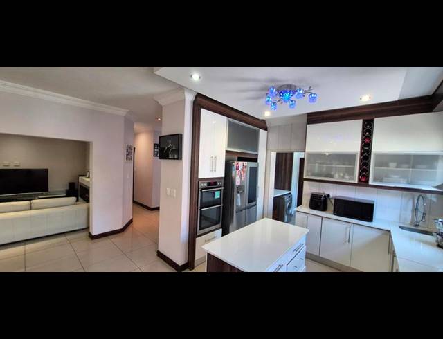 6 BEDROOM HOUSE FOR SALE IN MIDLANDS ESTATE